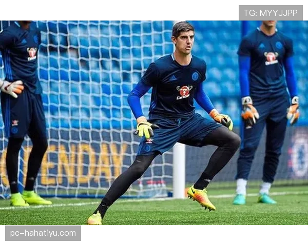 回传规则：判定门将能否手接的关键在于队友用脚是否为刻意回传